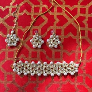 Elegant Gold and White Floral Jewelry Set